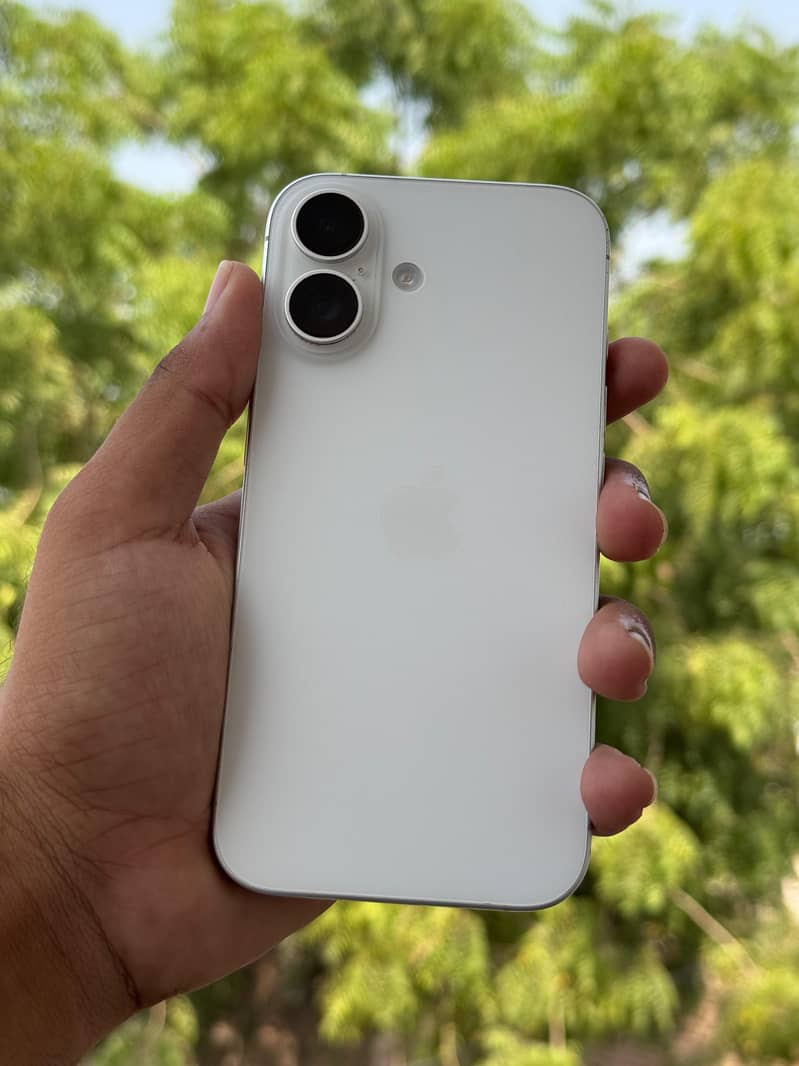 Apple iPhone 16 0