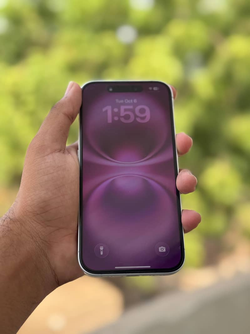 Apple iPhone 16 1