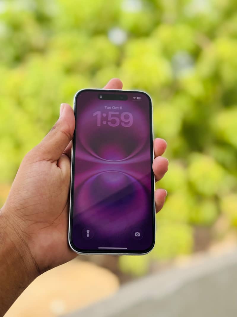 Apple iPhone 16 5