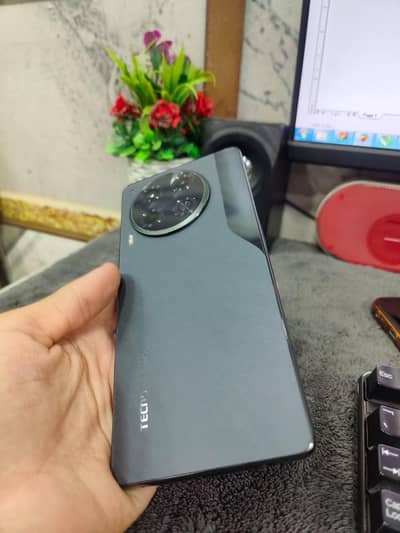 Tecno CAMON 30