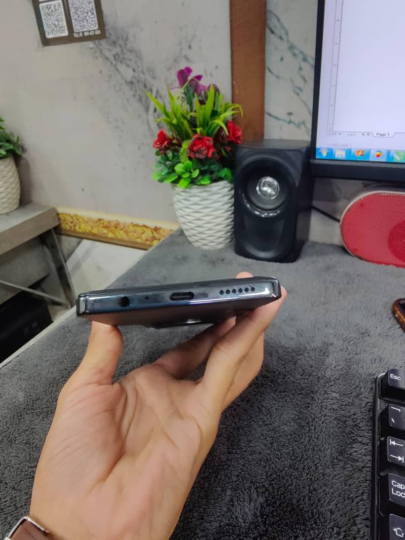 Tecno CAMON 30 10