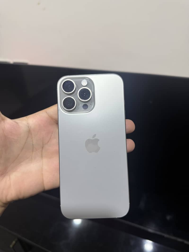 Apple iPhone 16 Pro Max 0