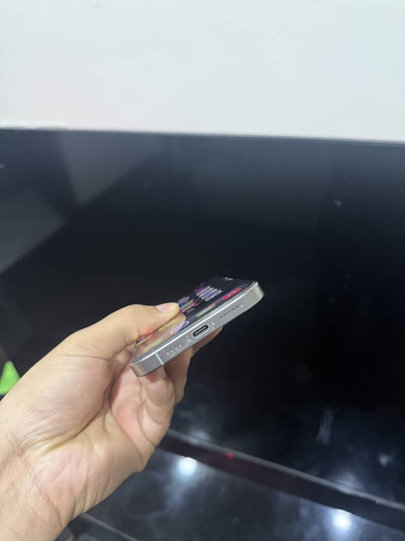 Apple iPhone 16 Pro Max 3