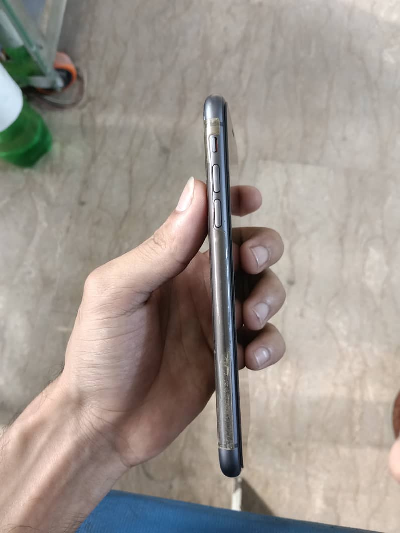 Apple iPhone 11 3