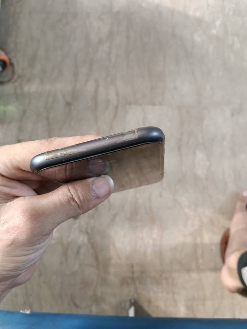 Apple iPhone 11 6