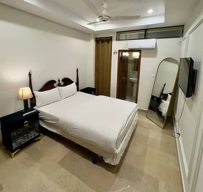 Daily weekly basis one bedroom apartment luxury furnished available for rent