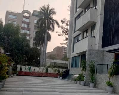 Gulberg Prime Location Flat For Rent