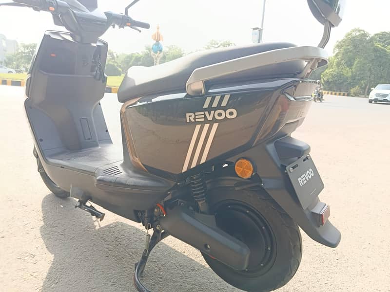 Revoo A12 3