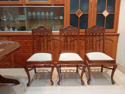 Wooden dinning table for sale