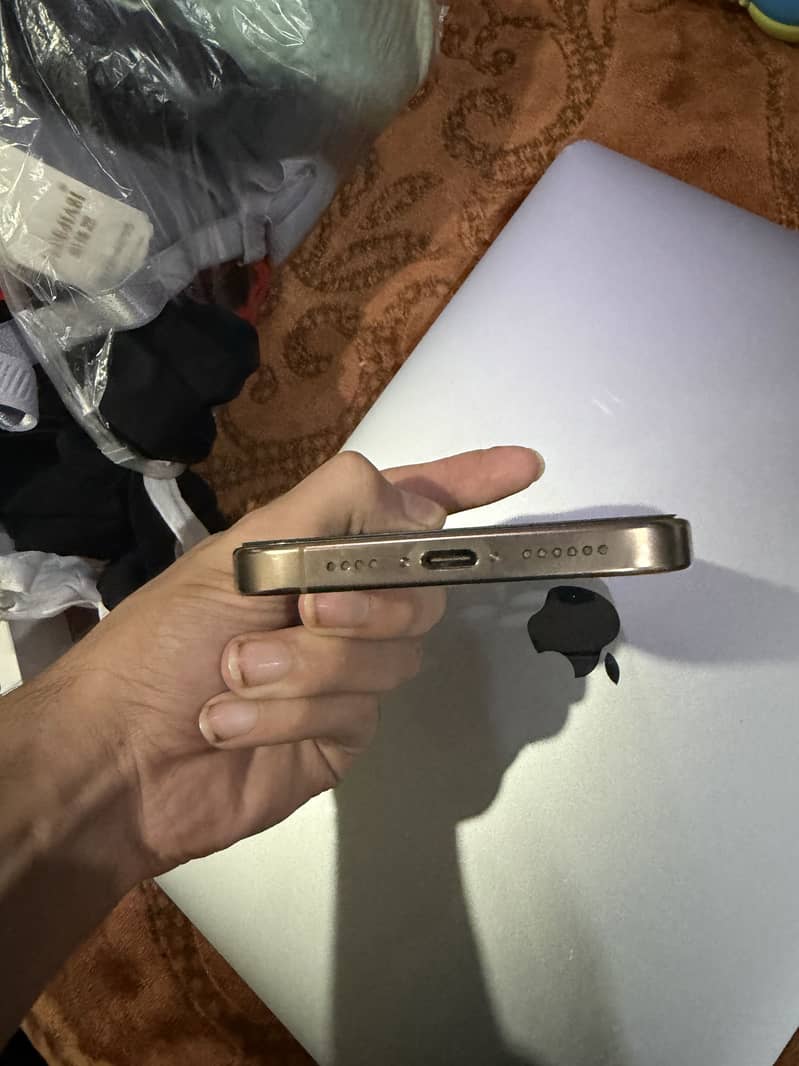 Apple iPhone 16 Pro Max 3