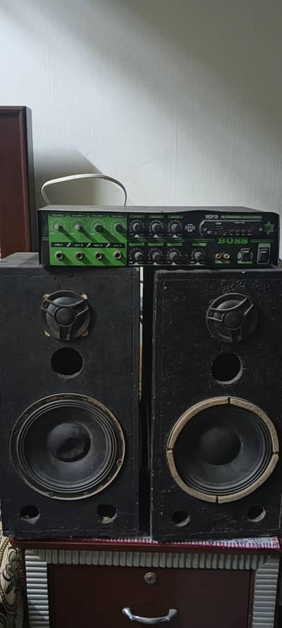 Speaker for sale boht achi awaz ha amplifier b sath ha 1 speaker side