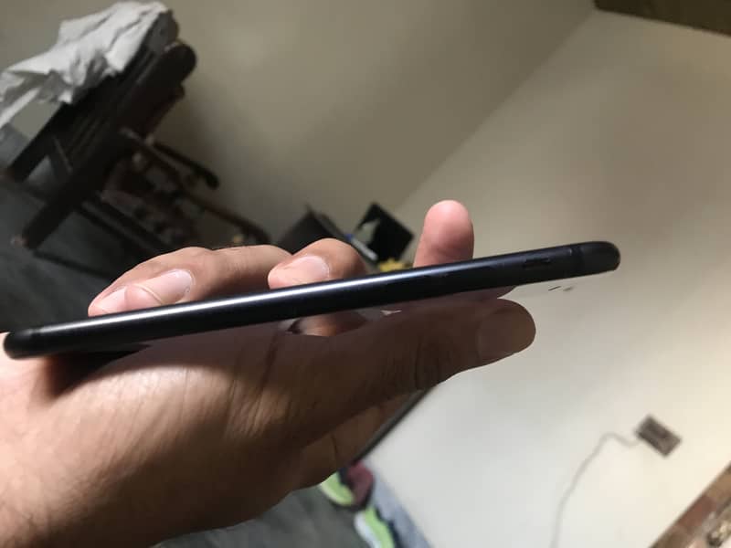 Apple iPhone 7 4