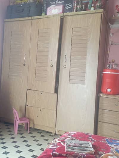 Dressing / almari and bed