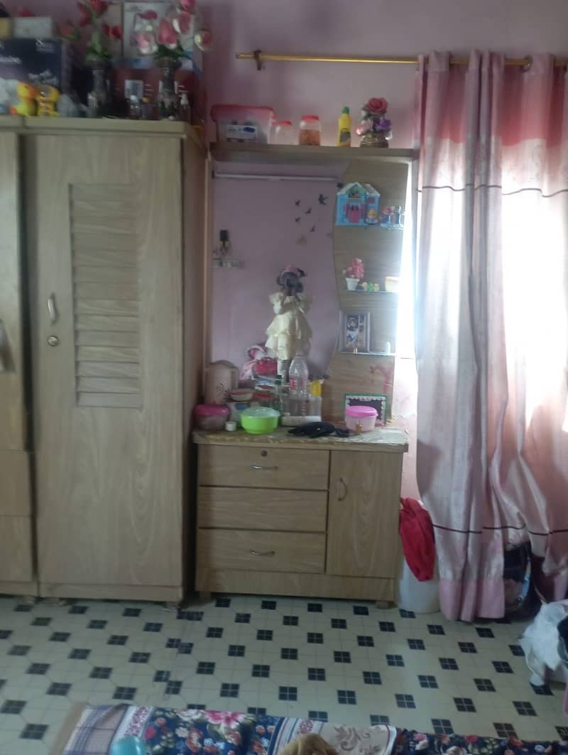 Dressing / almari and bed 2