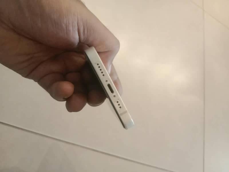 Apple iPhone 13 5