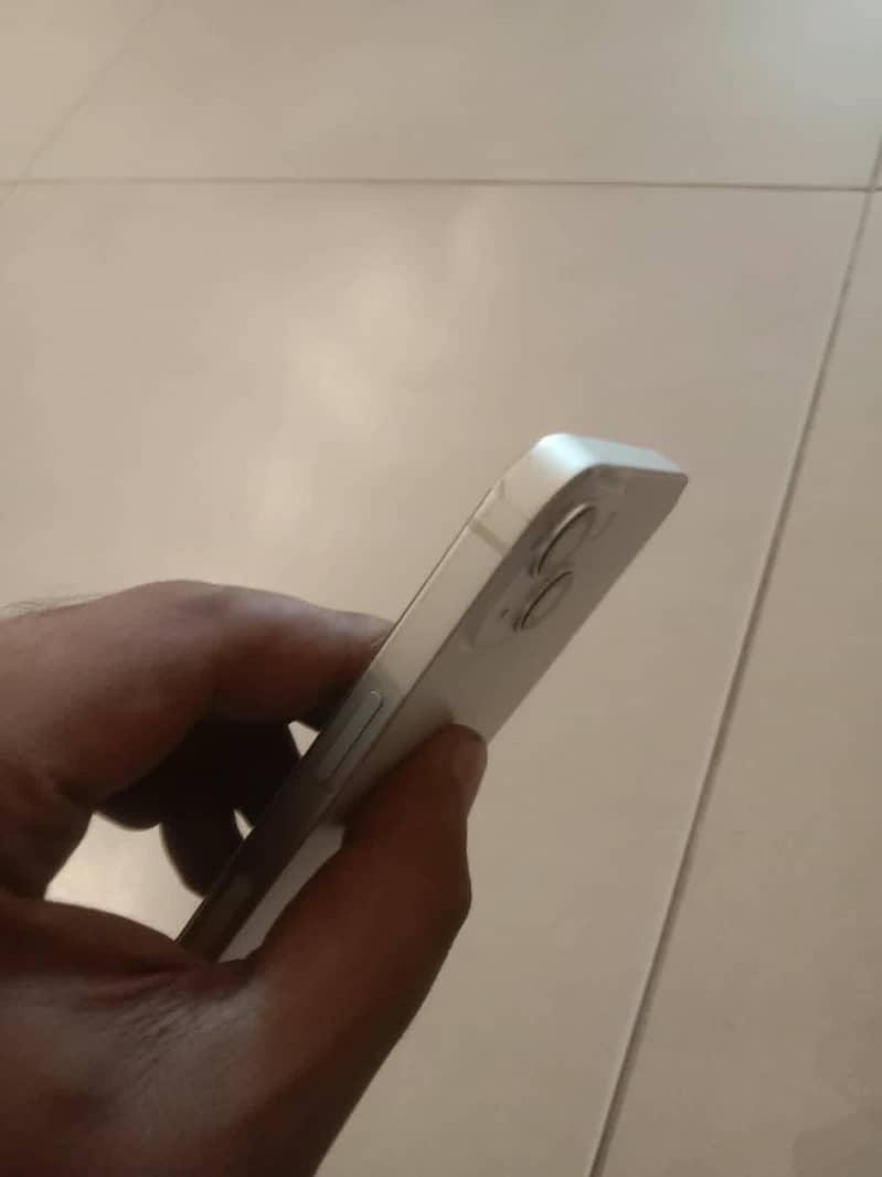 Apple iPhone 13 7