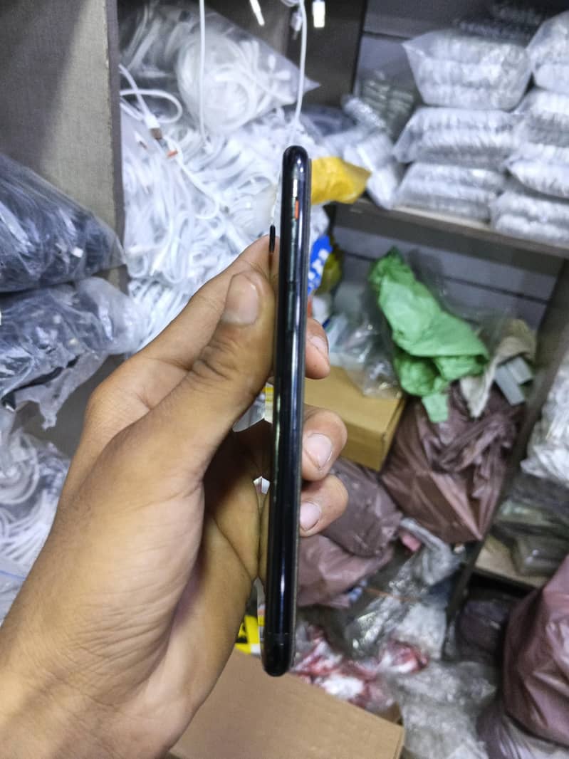 Apple iPhone 7 3