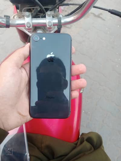 Apple iPhone 8