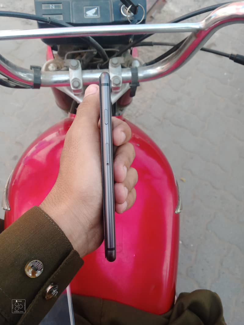 Apple iPhone 8 1