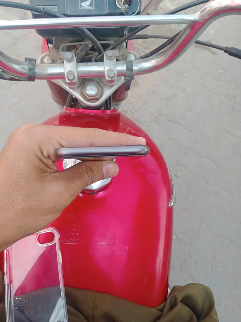 Apple iPhone 8 2
