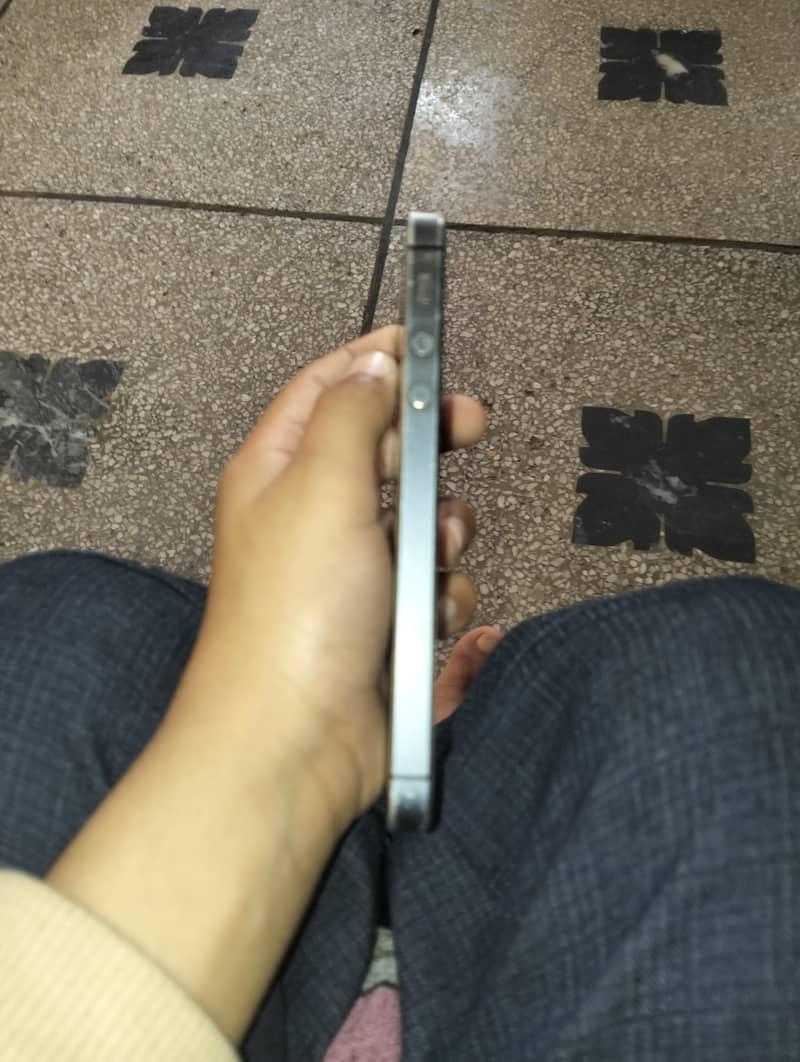 Apple iPhone 5s 4