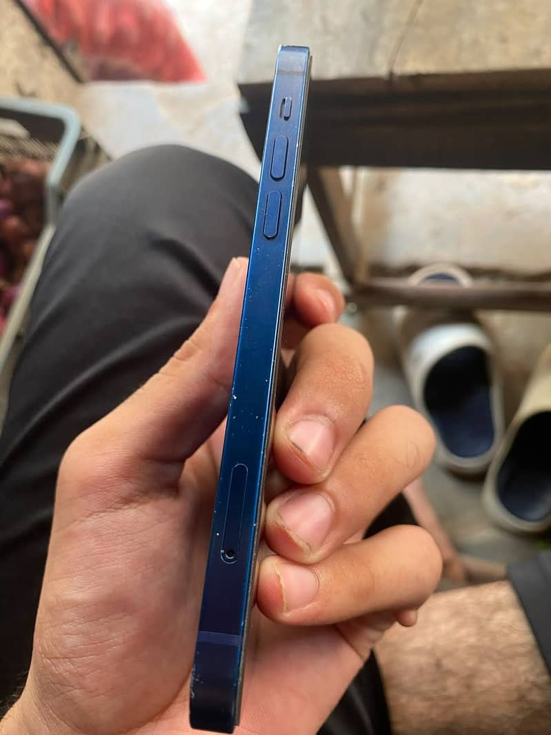 Apple iPhone 12 3