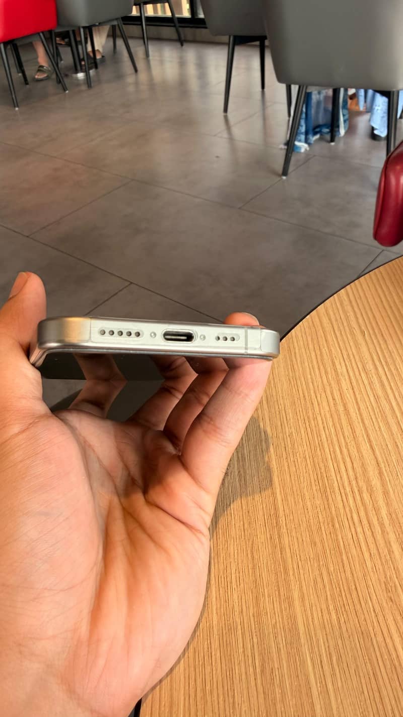 Apple iPhone 15 Pro 6
