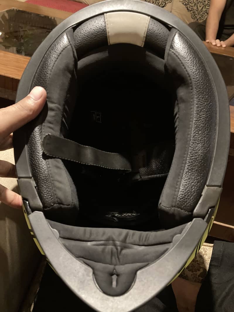 Dot Certified Vector Helmet New Condition 3