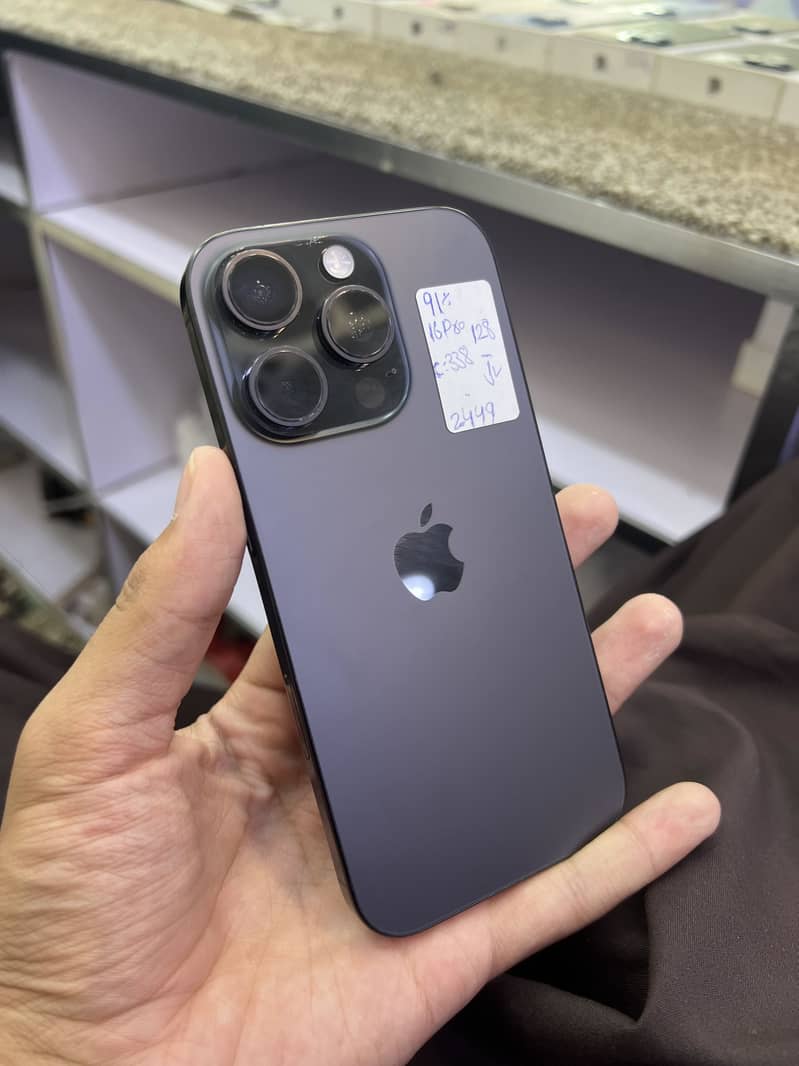 Apple iPhone 16 Pro.   JV 4