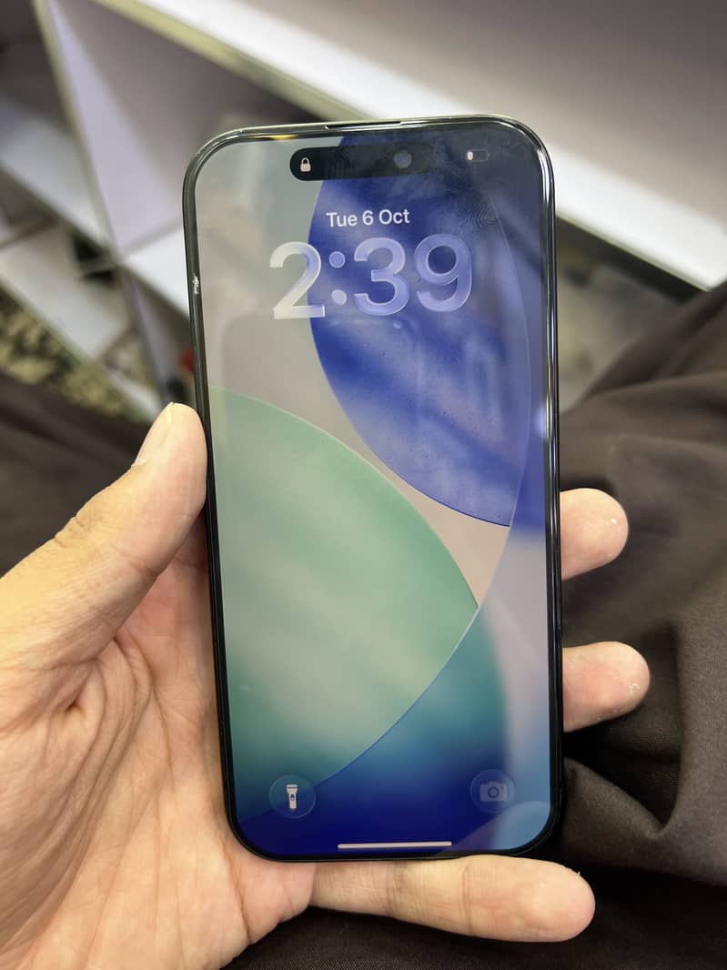 Apple iPhone 16 Pro.   JV 6