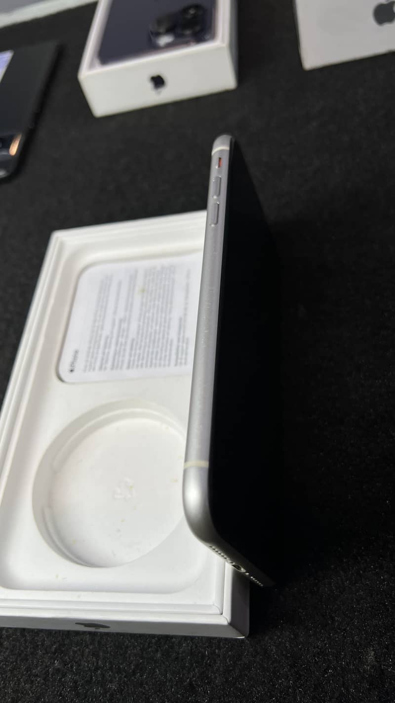 Apple iPhone 11 3