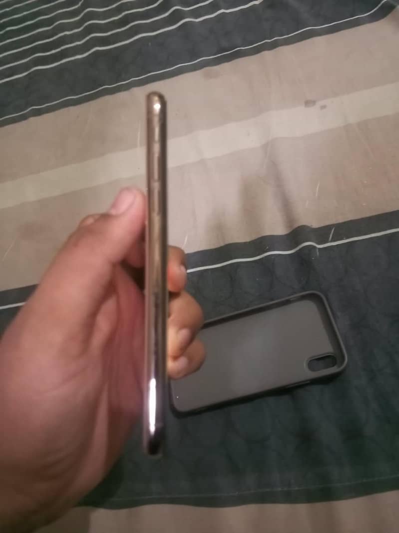 Apple iPhone XS 0