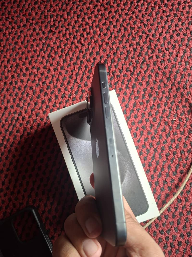 Apple iPhone 15 Pro Max 4