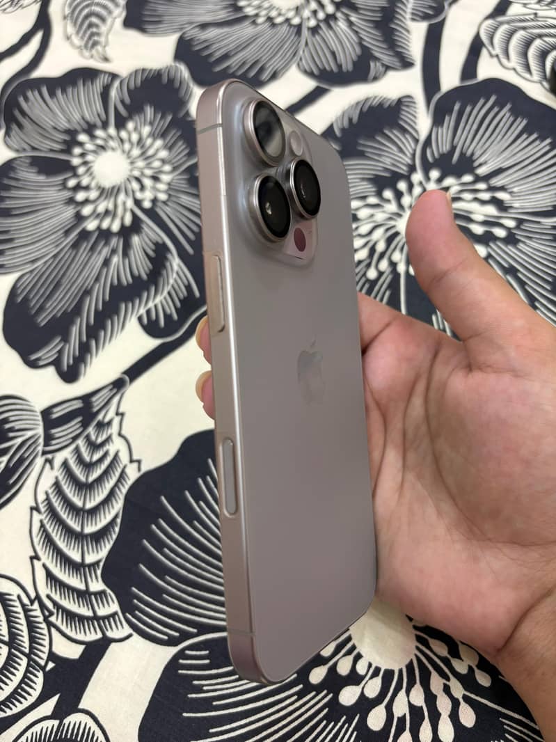 Apple iPhone 16 Pro 0
