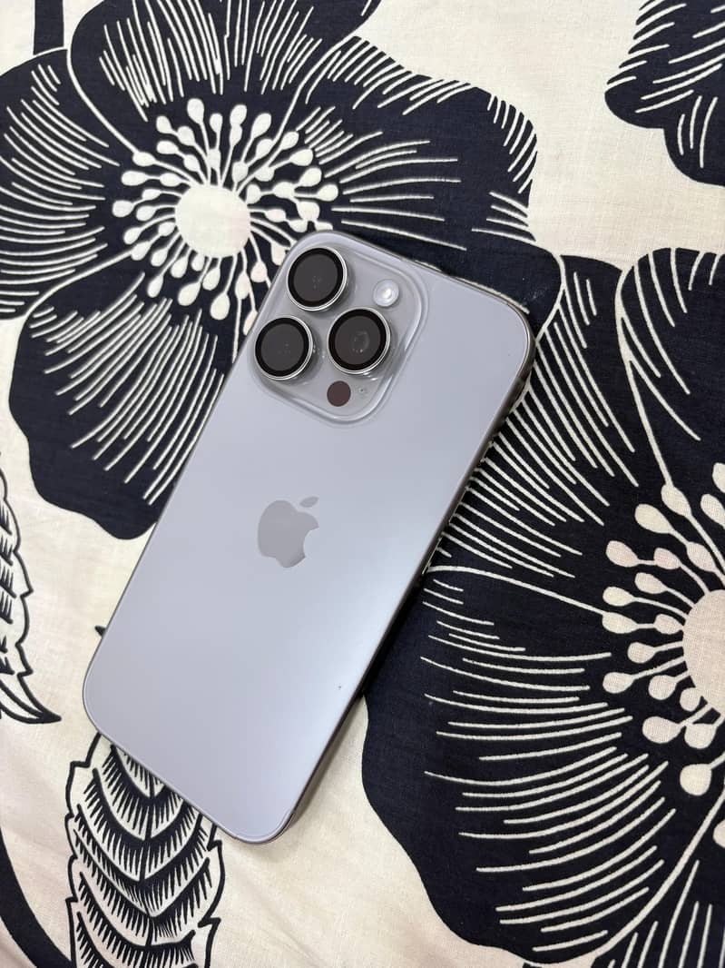 Apple iPhone 16 Pro 1