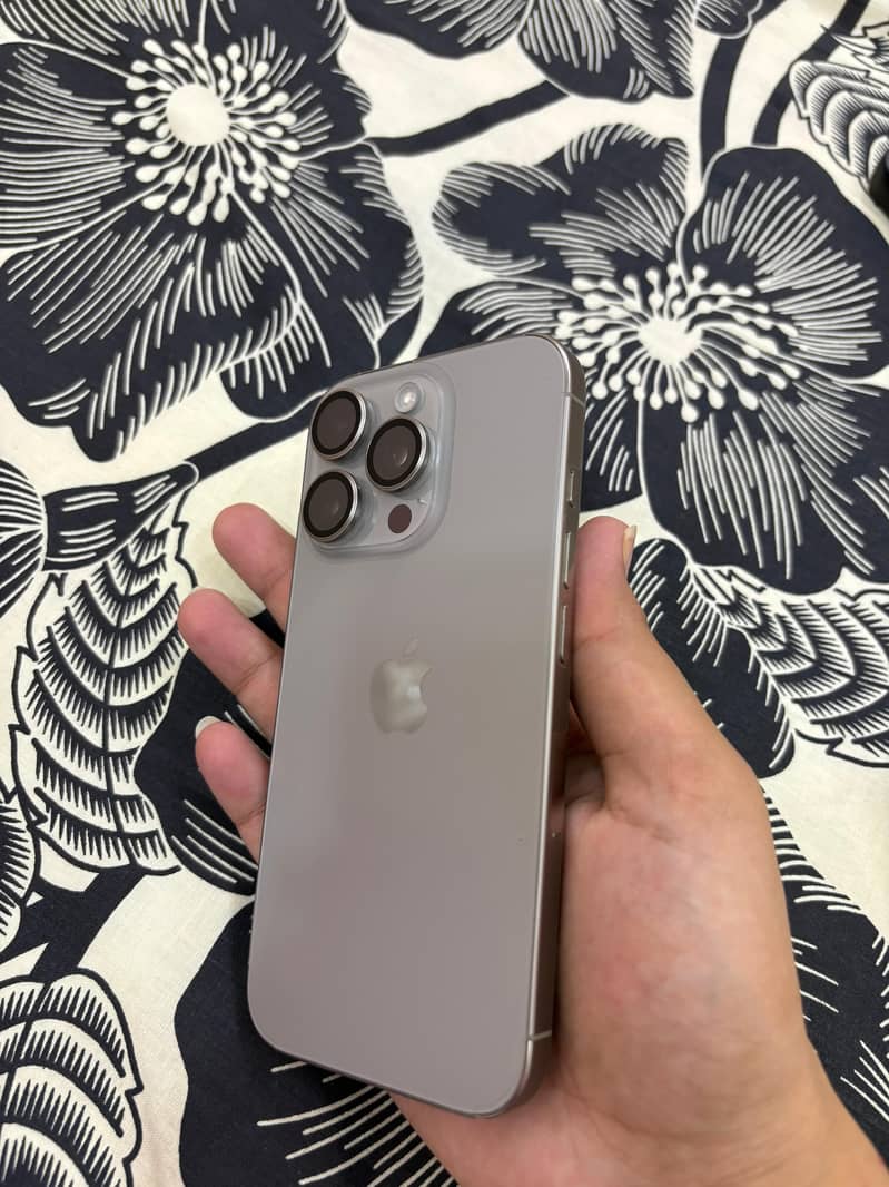 Apple iPhone 16 Pro 2