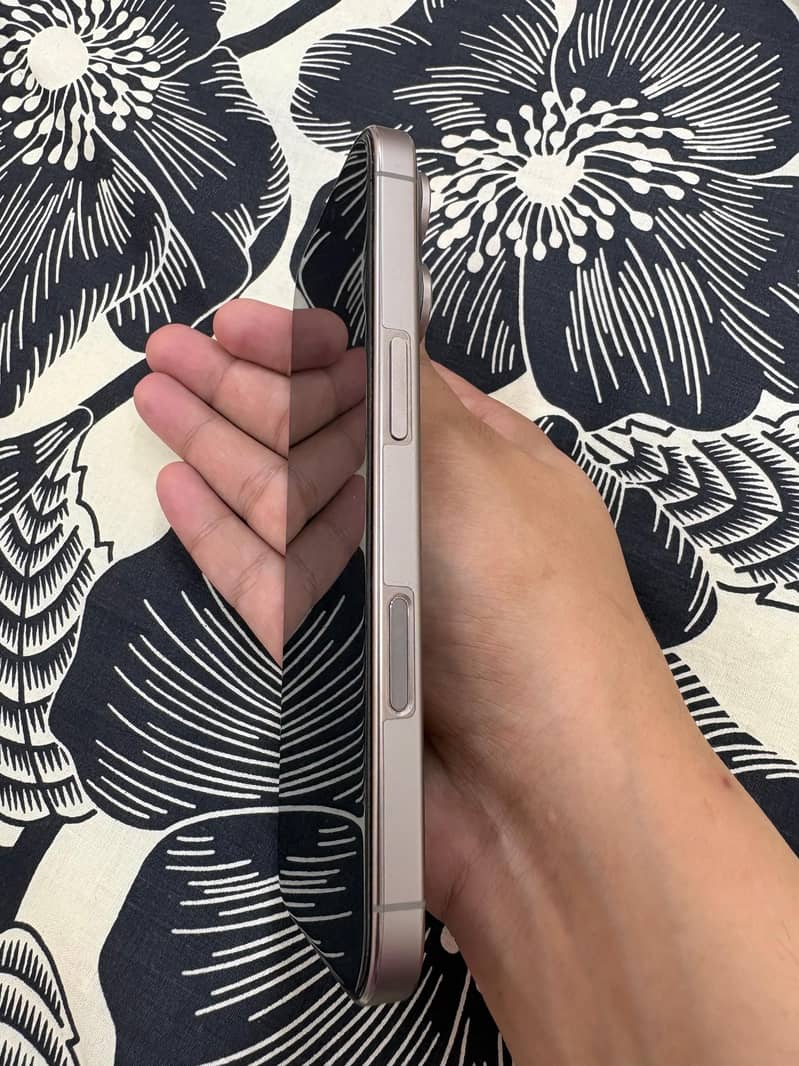 Apple iPhone 16 Pro 5