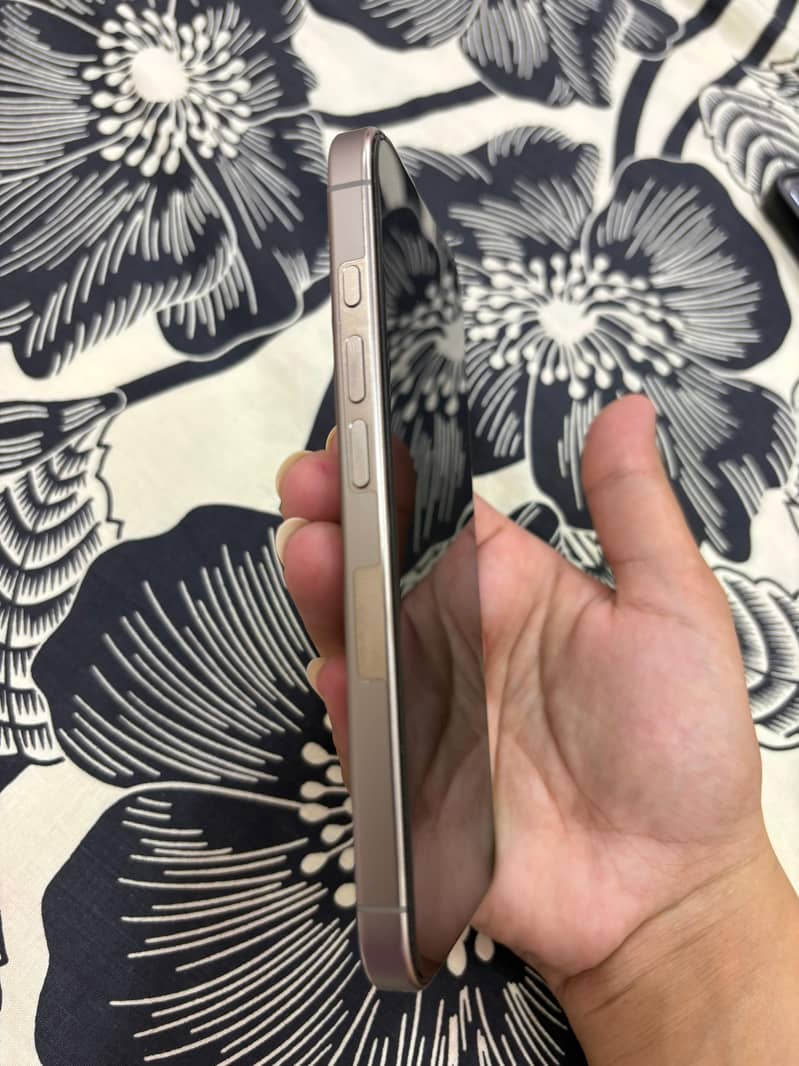 Apple iPhone 16 Pro 7