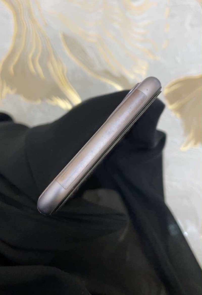 Apple iPhone 11 0