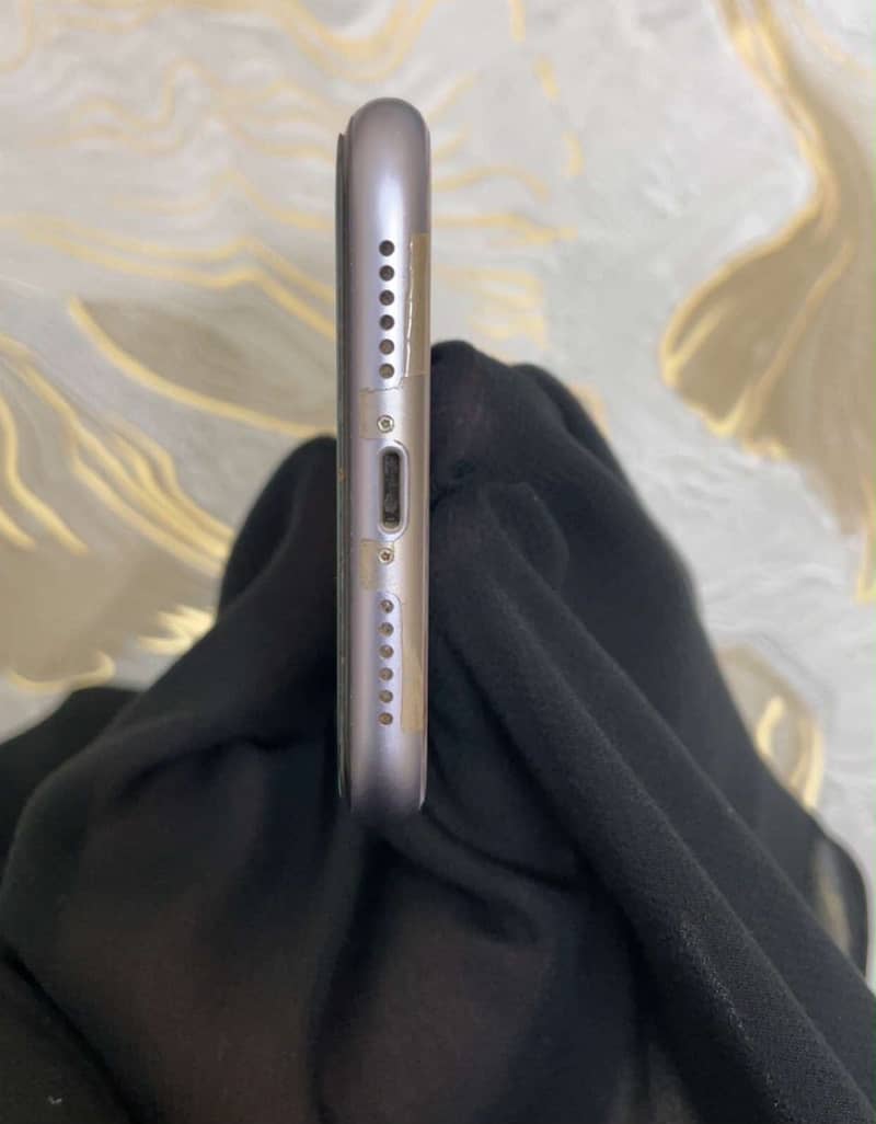 Apple iPhone 11 3