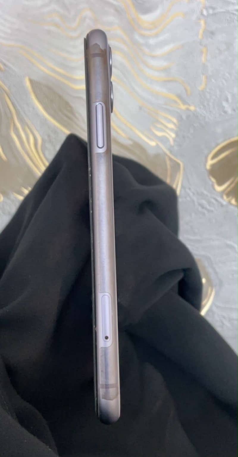Apple iPhone 11 7
