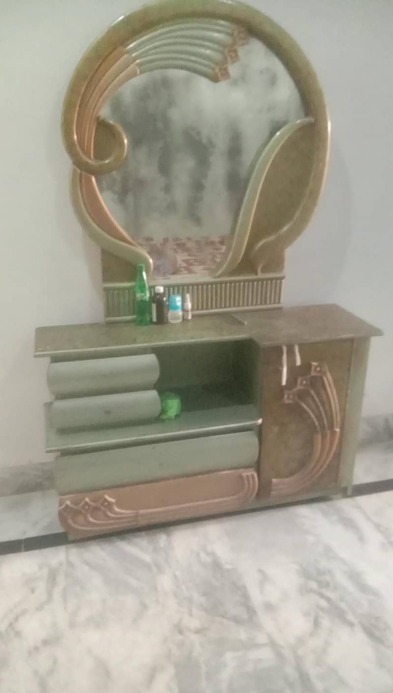 dressing table & bartan almari 2