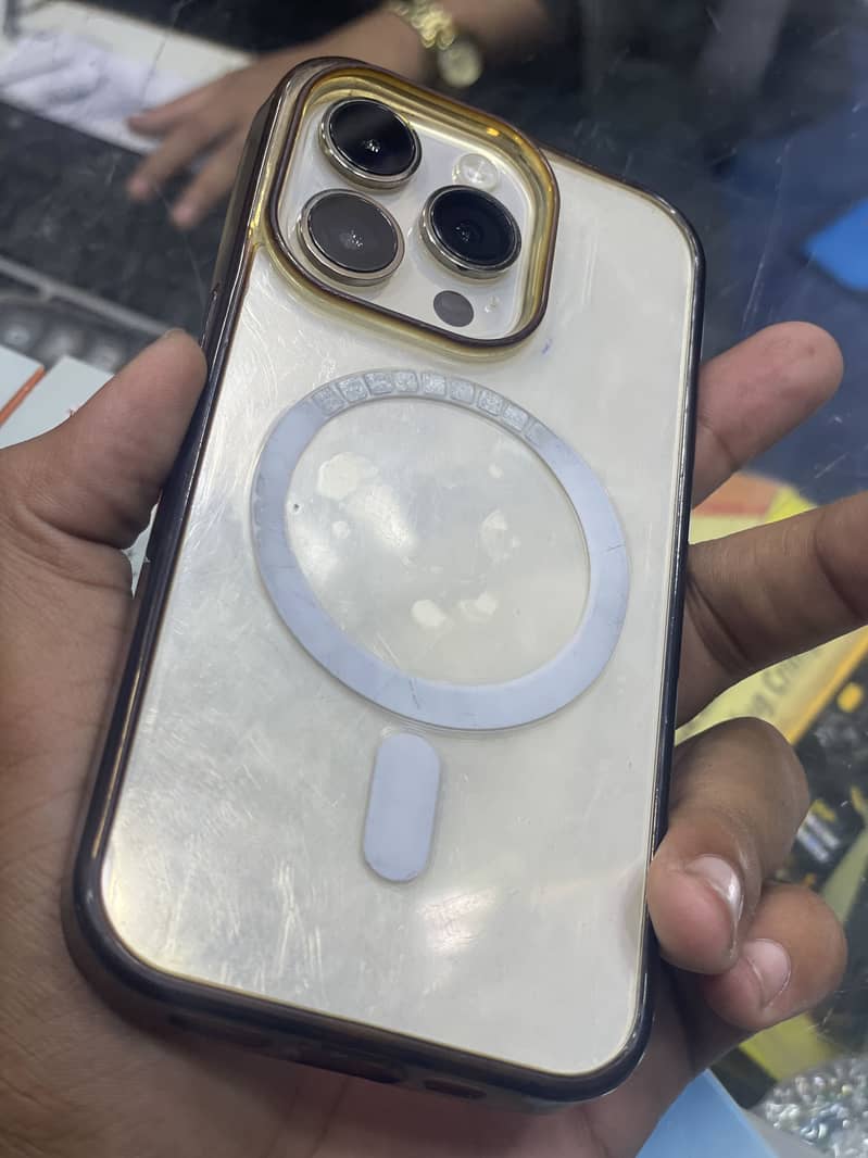 Apple iPhone 14 Pro Max 1