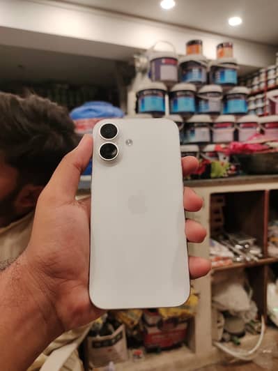 Apple iPhone 16