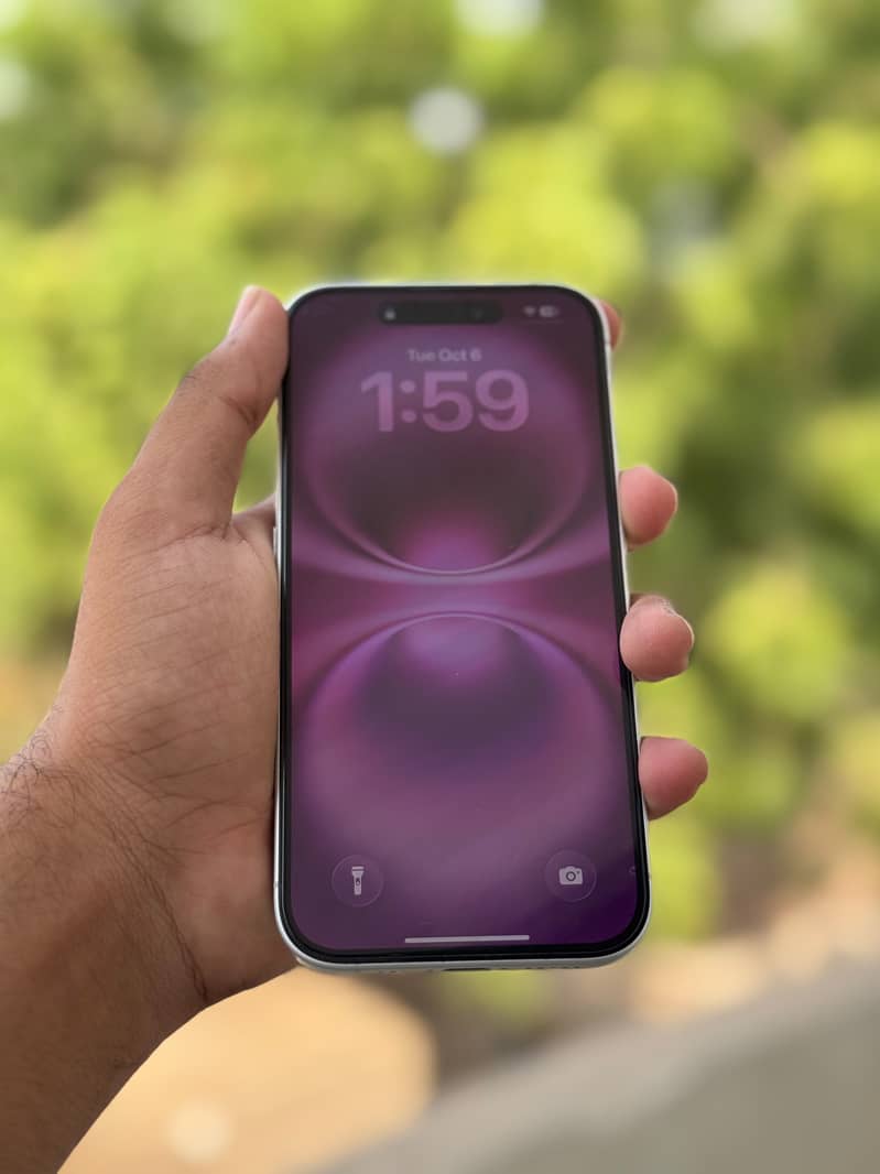 Apple iPhone 16 1