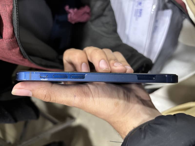 Apple iPhone 12 3