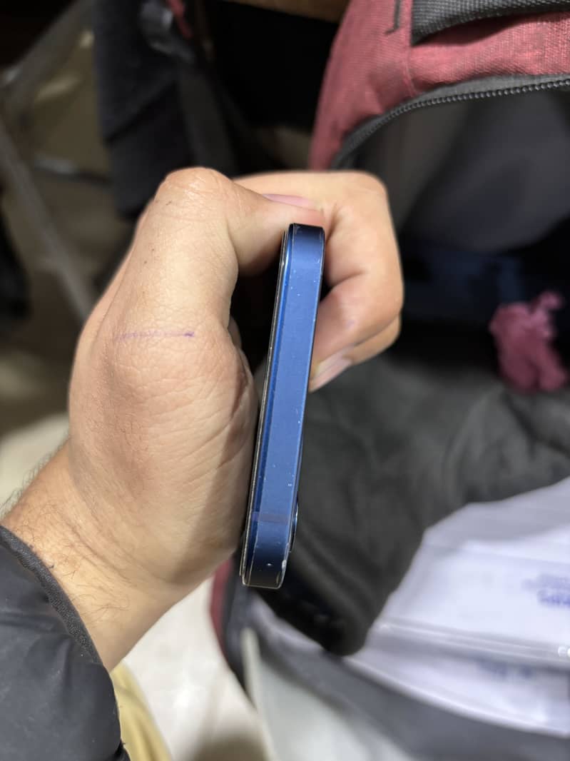 Apple iPhone 12 4