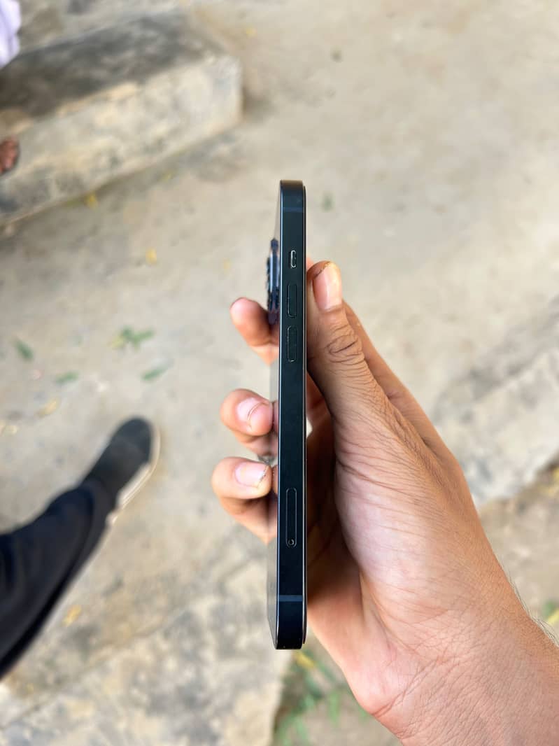 Apple iPhone 13 2