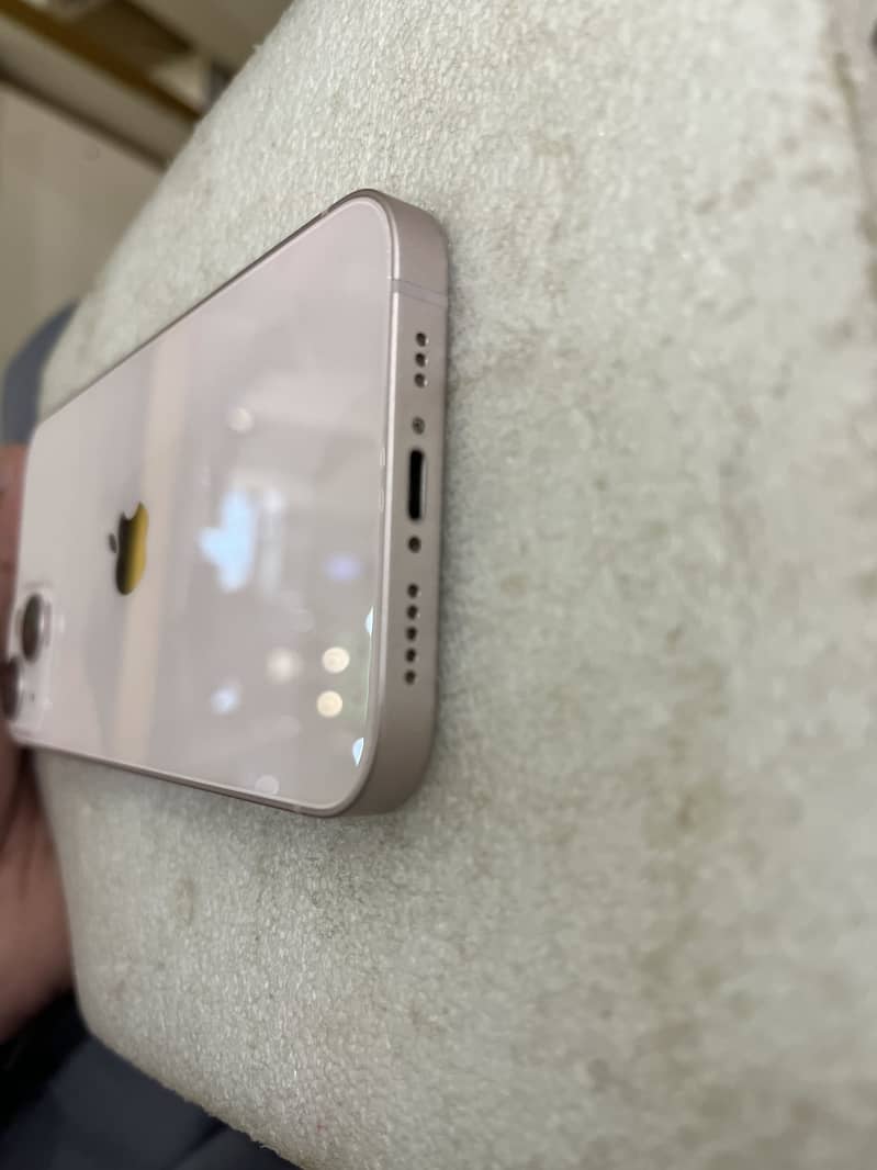 Apple iPhone 13 2