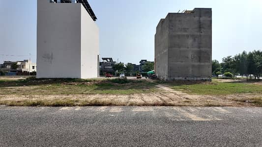 Prime Location Commercial Plot Of 8 Marla For sale In Paragon City - Orchard 1 Block